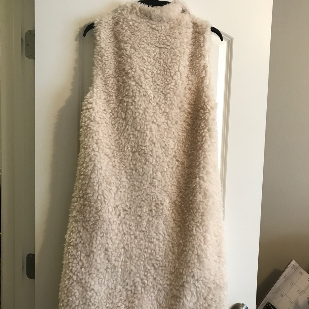 NWT midi Sherpa vest from three bird nest